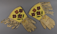 Yakama%20artist%2C%20%3Cb%3E%3Ci%3E%20Luk%26%238217%3Bim%20%28Gloves%29%3C%2Fi%3E%3C%2Fb%3E%2C%20ca.%201900%2C%20K%26%238217%3Bpit-lima%20%28beadwork%29%20on%20Sk%26%238217%3Bimski%26%238217%3Bim%20%28thin%2C%20tanned%20hide%29%2C%20cotton%20lining%2C%20The%20Elizabeth%20Cole%20Butler%20Collection%2C%20no%20known%20copyright%20restrictions%2C%202012.126.3a%2Cb